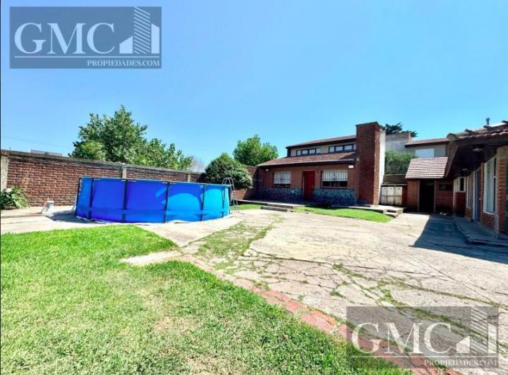 Casa · 140m² · 4 Ambientes · 2 Cocheras
