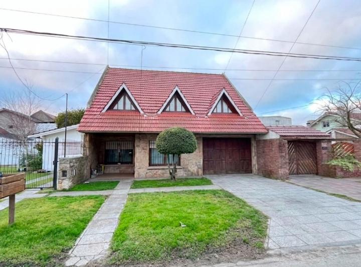 Casa · 257m² · 7 Ambientes · 1 Cochera