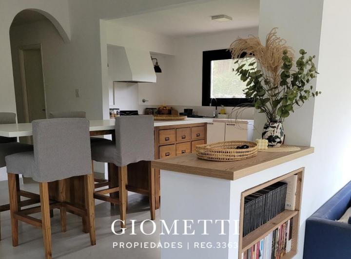 Casa · 145m² · 3 Ambientes · 1 Cochera
