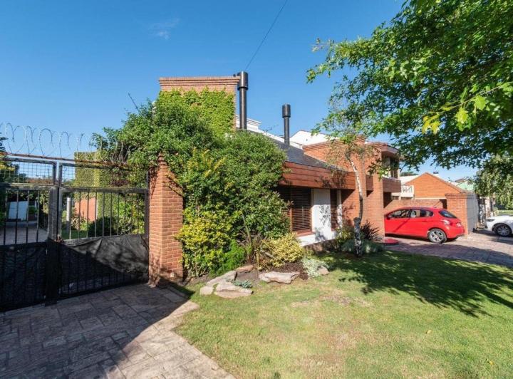 Casa · 256m² · 5 Ambientes · 2 Cocheras
