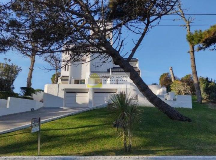 Casa · 260m² · 4 Dormitorios