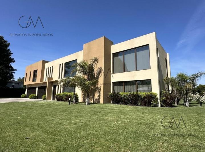 Casa · 498m² · 6 Ambientes · 1 Cochera