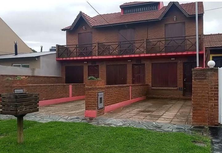 Casa · 200m² · 7 Ambientes