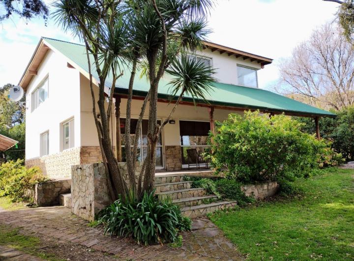 Casa · 180m² · 5 Ambientes · 1 Cochera