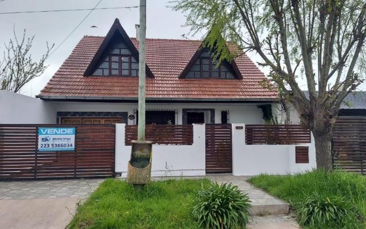 Casa · 200m² · 5 Ambientes · 1 Cochera