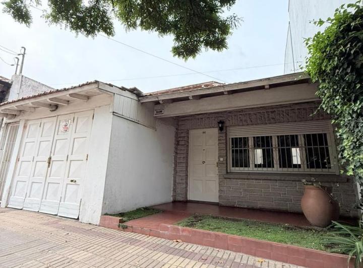 Casa · 344m² · 4 Ambientes · 1 Cochera