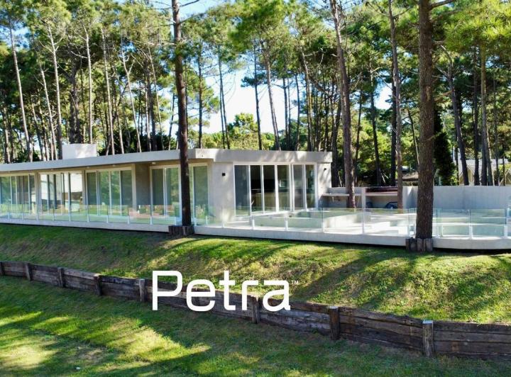 Casa · 410m² · 5 Ambientes · 2 Cocheras
