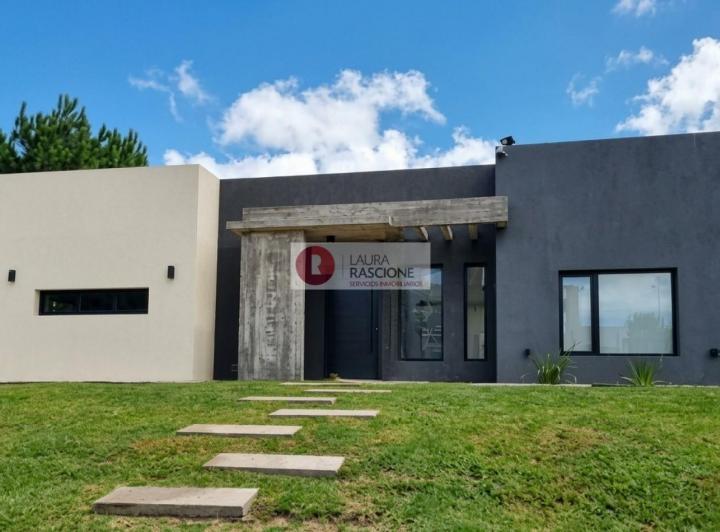 Casa · 177m² · 5 Ambientes · 4 Cocheras