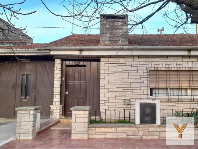 Casa · 150m² · 8 Ambientes · 1 Cochera