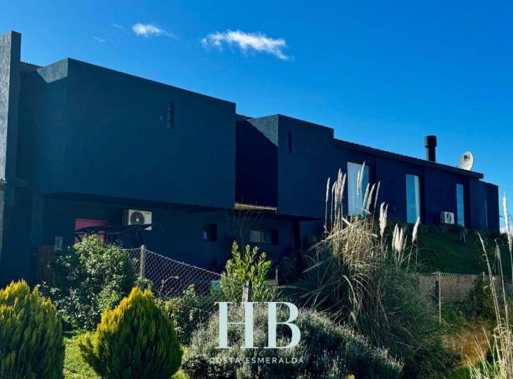Casa · 200m² · 5 Ambientes · 3 Cocheras