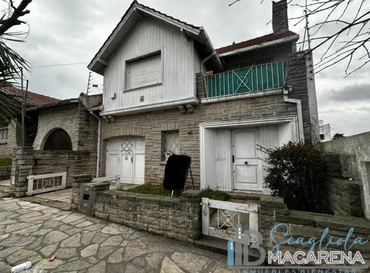Casa · 262m² · 6 Ambientes · 1 Cochera