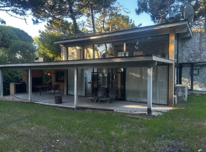 Casa · 177m² · 6 Ambientes · 3 Cocheras