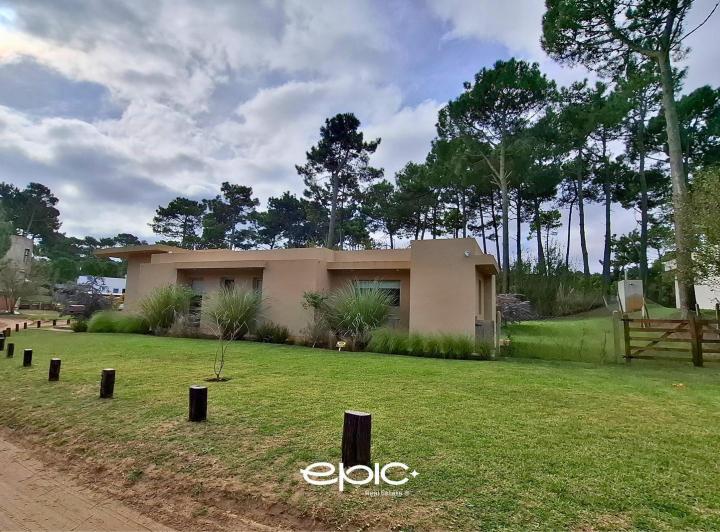 Casa · 165m² · 4 Ambientes · 1 Cochera