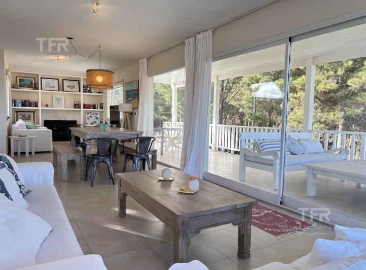 Casa · 1m² · 6 Ambientes