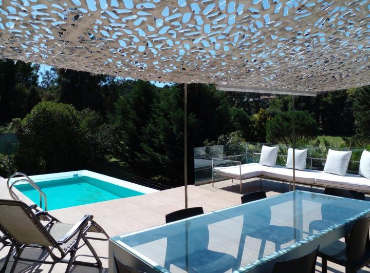 Casa · 250m² · 5 Ambientes · 2 Cocheras