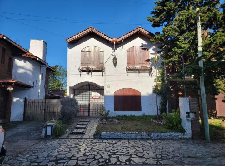 Casa · 50m² · 4 Ambientes · 1 Cochera