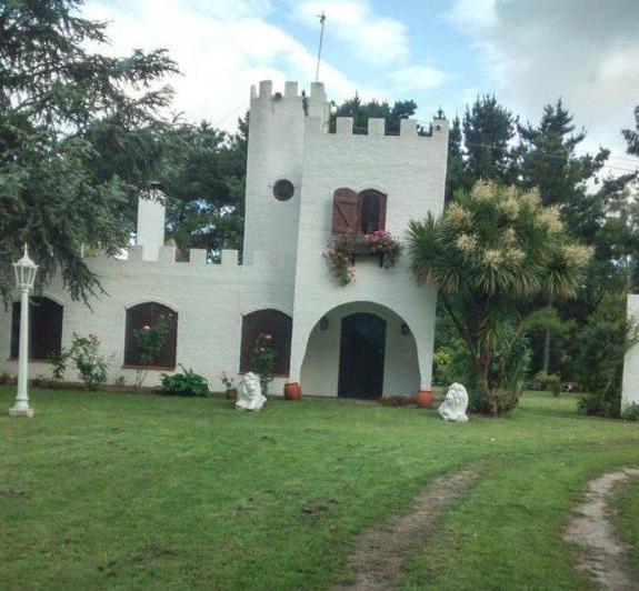 Casa · 300m² · 6 Ambientes · 2 Cocheras