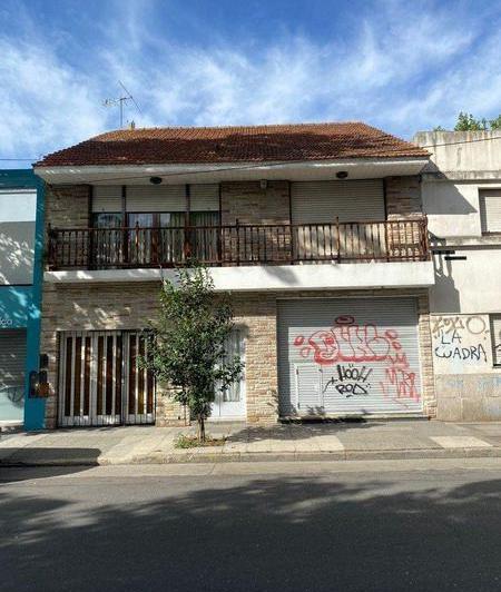 Casa · 220m² · 3 Ambientes · 1 Cochera