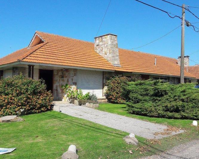 Casa · 301m² · 5 Ambientes · 1 Cochera