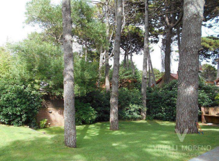Casa · 200m² · 5 Ambientes · 2 Cocheras