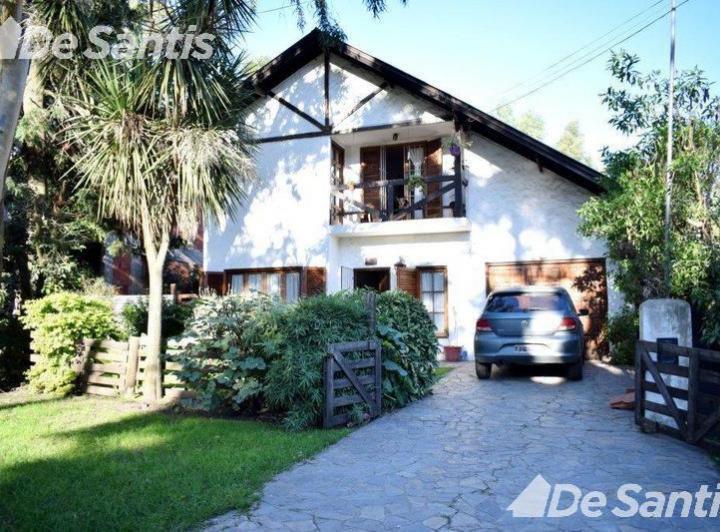 Casa · 147m² · 4 Ambientes · 2 Cocheras