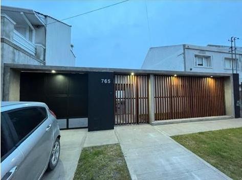 Casa · 220ha · 2 Dormitorios · 1 Cochera