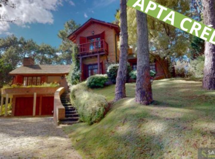 Casa · 296m² · 5 Ambientes · 1 Cochera