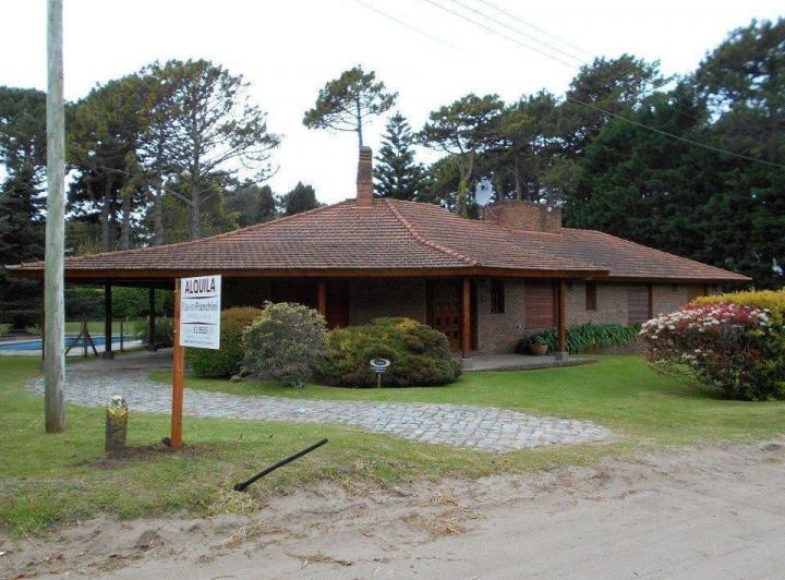 Casa · 240m² · 5 Ambientes