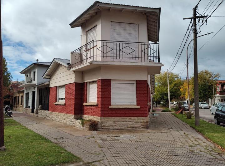 Casa · 130m² · 4 Ambientes · 1 Cochera