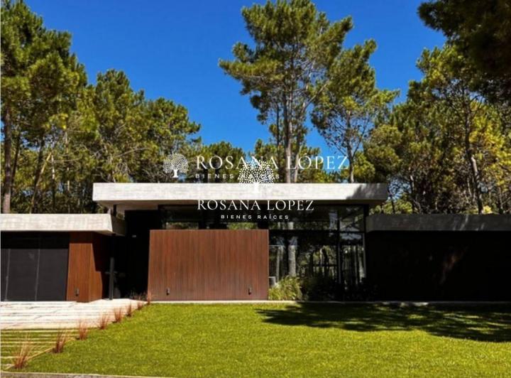 Casa · 309m² · 6 Ambientes · 1 Cochera