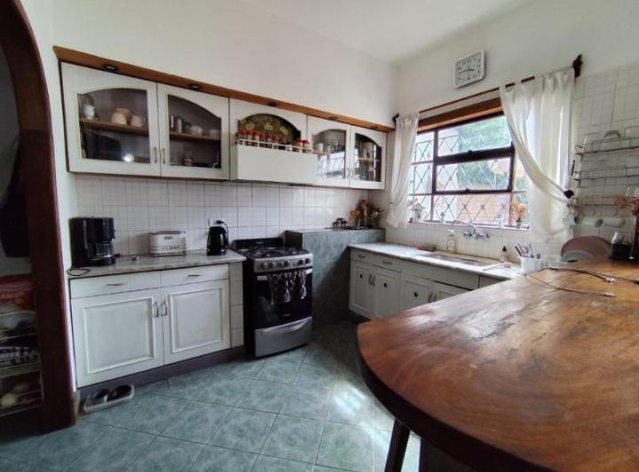 Casa · 210m² · 5 Ambientes · 3 Cocheras