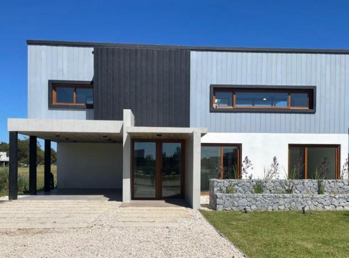 Casa · 260m² · 6 Ambientes · 1 Cochera