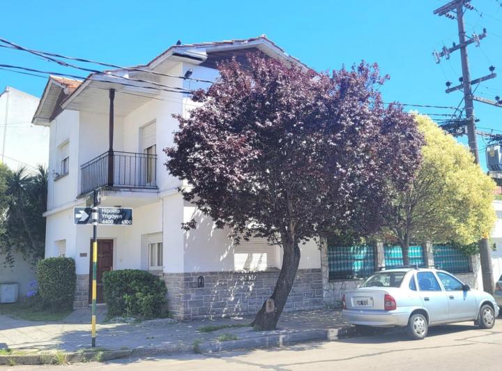 Casa · 180m² · 3 Dormitorios · 1 Cochera