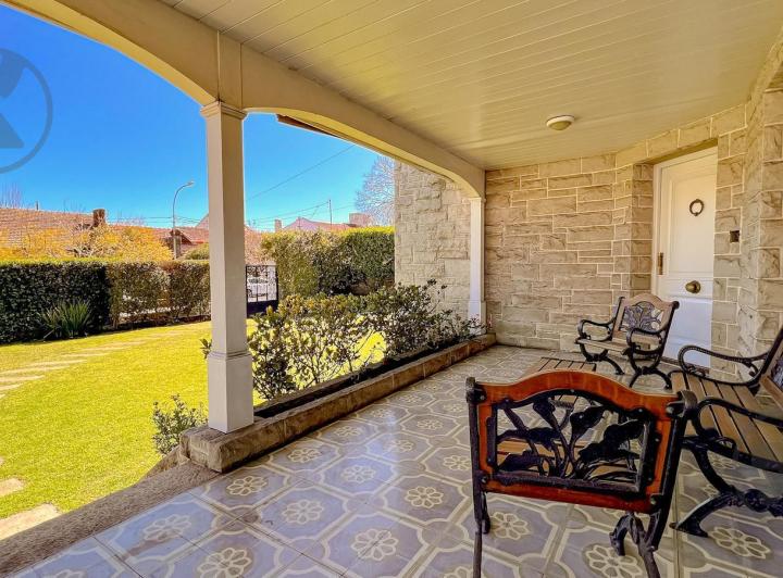 Casa · 392m² · 7 Ambientes · 1 Cochera