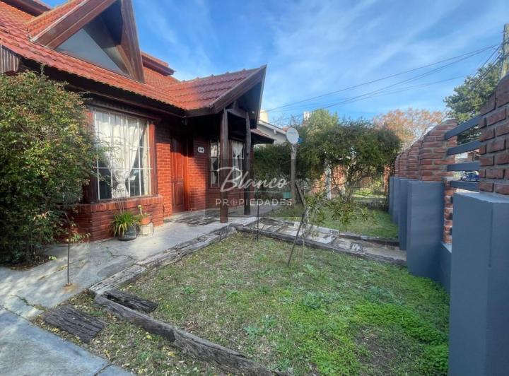 Casa · 140m² · 5 Ambientes · 3 Cocheras