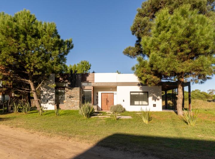Casa · 140m² · 4 Ambientes · 1 Cochera