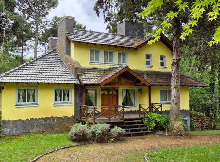 Casa · 245m² · 3 Dormitorios · 1 Cochera