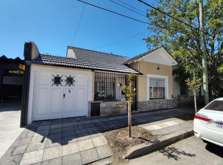 Casa · 123m² · 4 Ambientes · 1 Cochera