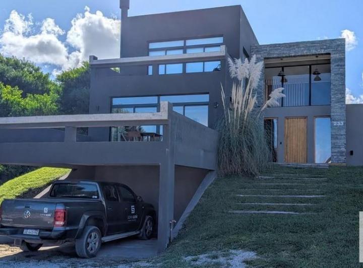 Casa · 180m² · 4 Dormitorios