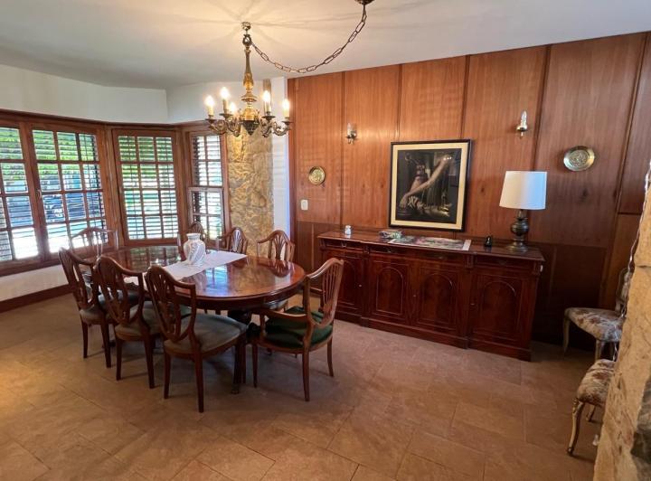 Casa · 240m² · 5 Ambientes · 2 Cocheras