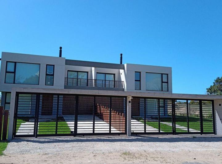 Casa · 225m² · 4 Ambientes · 1 Cochera