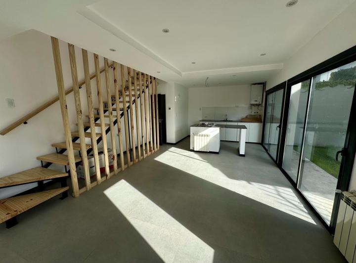Casa · 94m² · 4 Ambientes · 1 Cochera
