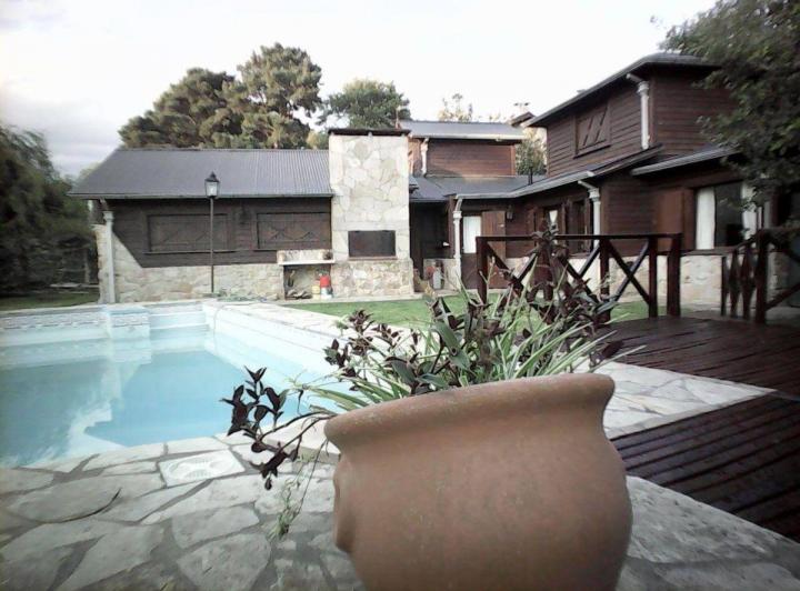 Casa · 223m² · 7 Ambientes · 3 Cocheras