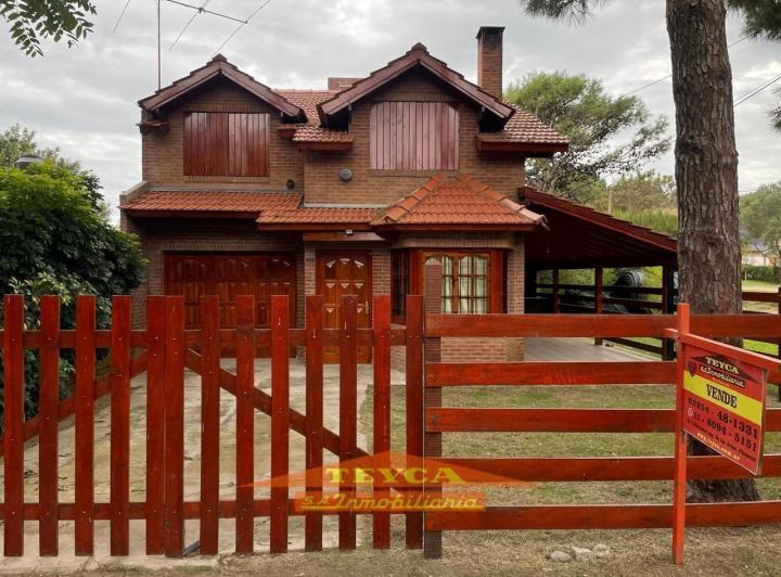 Casa · 130m² · 4 Ambientes · 2 Cocheras