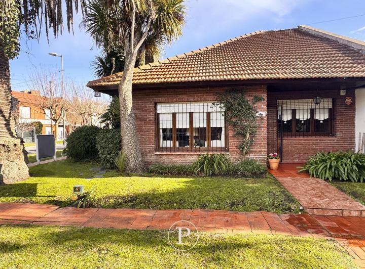 Casa · 130m² · 4 Ambientes · 2 Cocheras