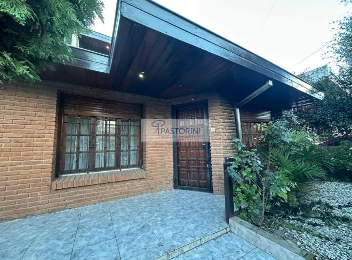 Casa · 180m² · 6 Ambientes · 3 Cocheras