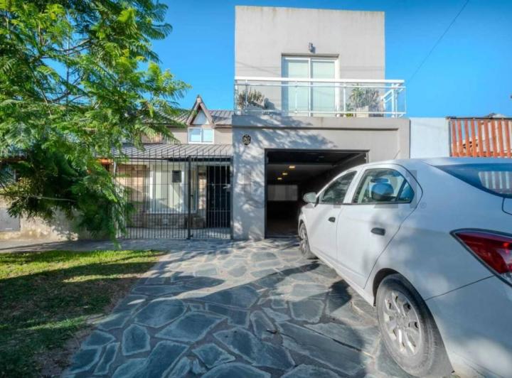 Casa · 127m² · 5 Ambientes · 1 Cochera