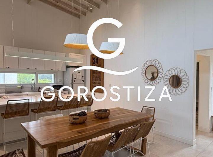 Casa · 140m² · 3 Dormitorios · 1 Cochera