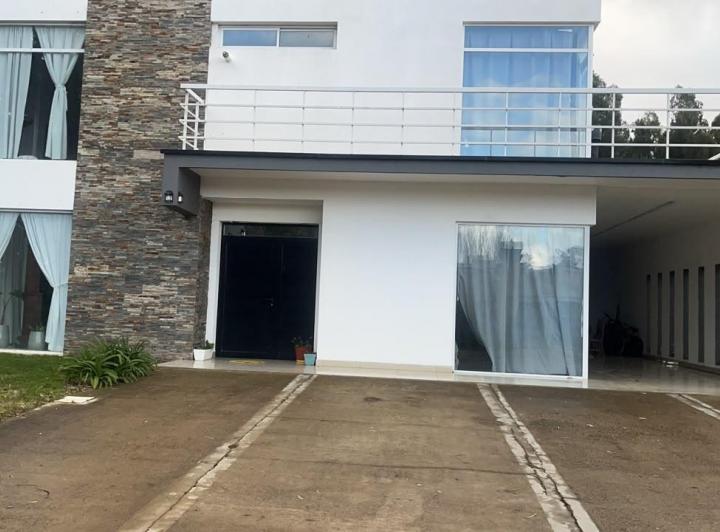 Casa · 4 Dormitorios