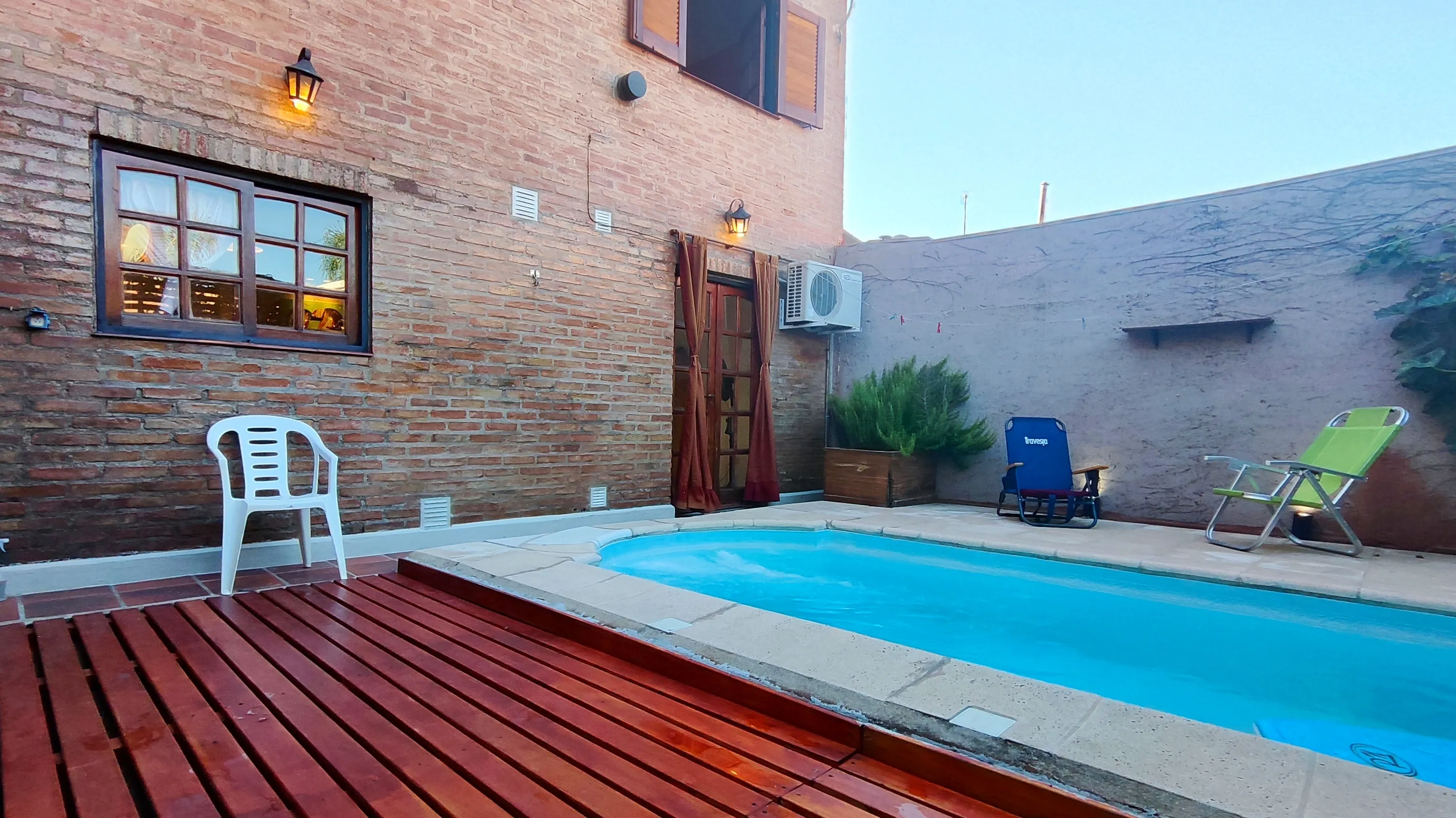 CASA REFACCIONADA CON PILETA EN PALMAS DEL CLARET